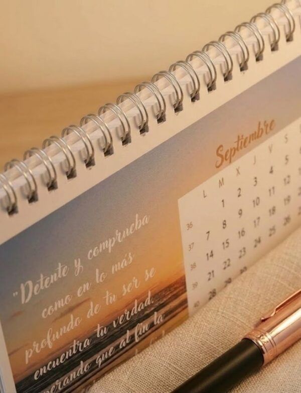 Calendario de Sobremesa (Tamaño A5 / Mes Vista)